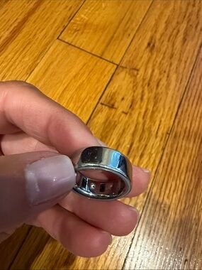 Oura Silver Ring. 4th gen